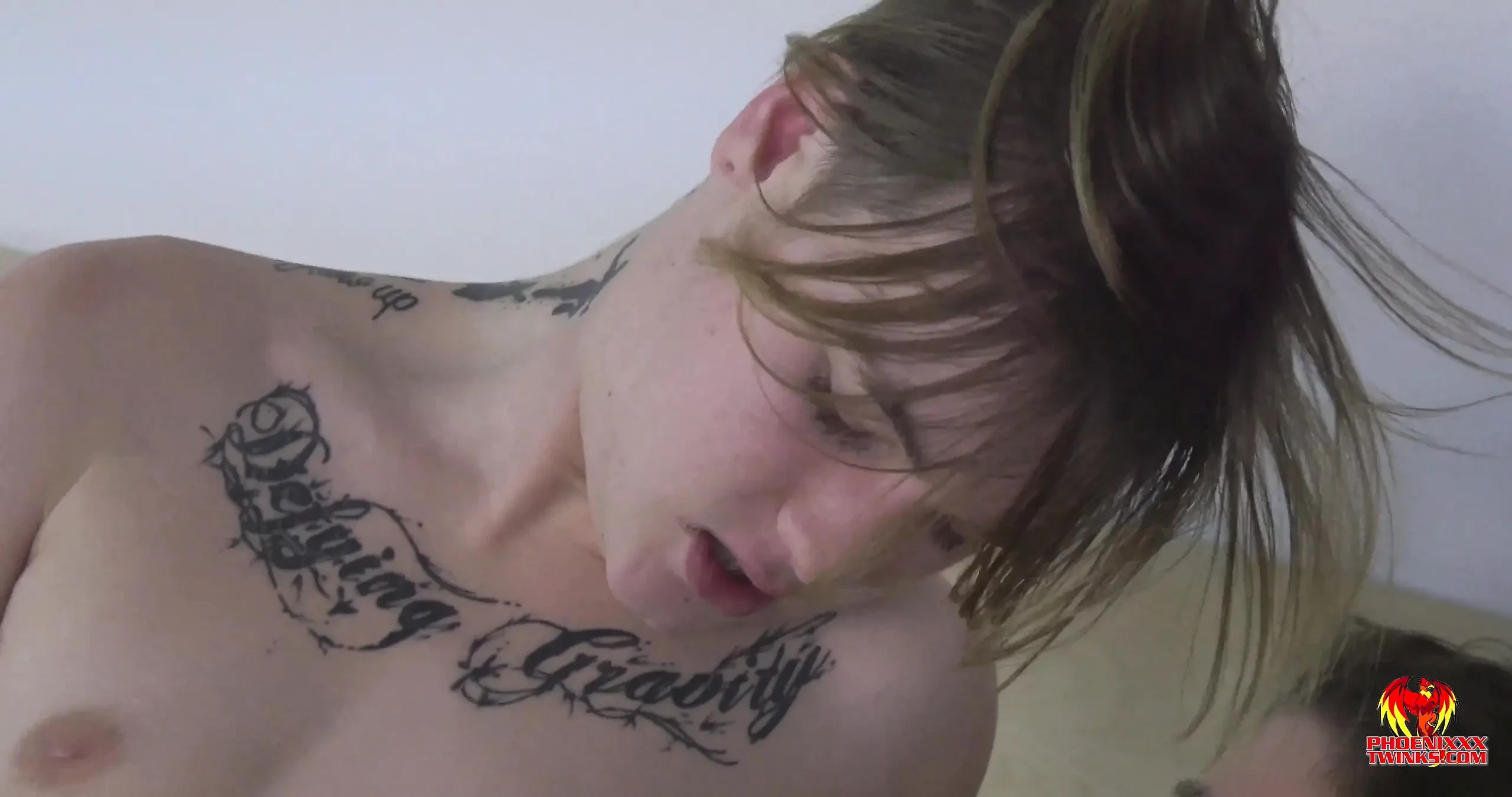 Twink Skyler vô độ được nó