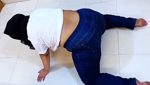 Gadis hot maroko dengan pantat bahenol ini dientot habis-habisan sama tetangganya sendirian setelah orang tuanya pergi ke kantor