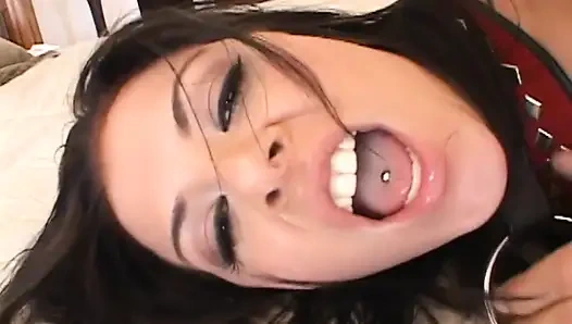 Taryn Thomas'ın ateşli amcığı için sert ve derin seks