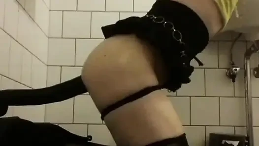 Ateşli kadın kılıklı ibne whiteboi halka açık büyük zenci yarağı dildo