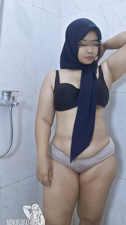 Horny Hijab Village Sister-in-Law Expose Her Sexy Naked Body While Shaving Her Tight Virgin Pussy - Minokiiko
