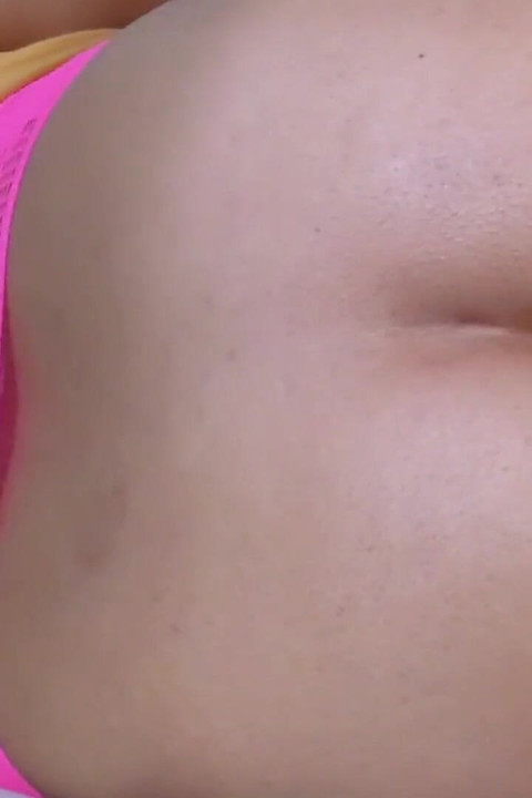 A Bunda Molhada Da Minha Esposa Excitada Fode Com Um Dildo Grosso E Enorme E Deixa a Bunda Aberta