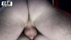 Anonimowy seks na oklep z ogierem w jockstrapie w klubie erotycznym