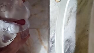 कामुक शॉवर मेरी यथार्थवादी गांड के साथ खेलता है - किसी लड़की की जरूरत💦 नहीं