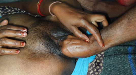 Chudakar bhabhi ke gulabi bur me devar ne pura hanth gusa diya.padosi aunty ko stepuncle ne pel diya.desi hindi viral xxx sex vi