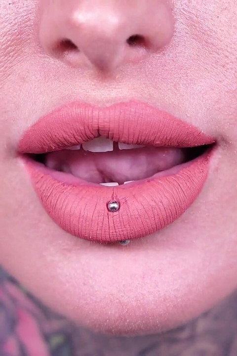 Ashlee Stone thống trị của một bbm khổng lồ