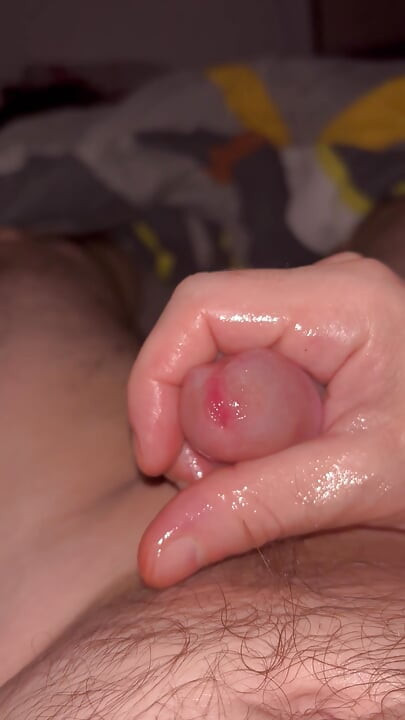 I take advantage of my wife's absence to touch myself while thinking of her beautiful juicy