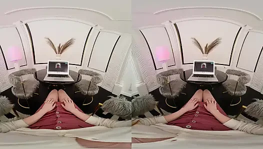 Aku lagi asik muasin diriku sendiri di depan guru yogaku - vr