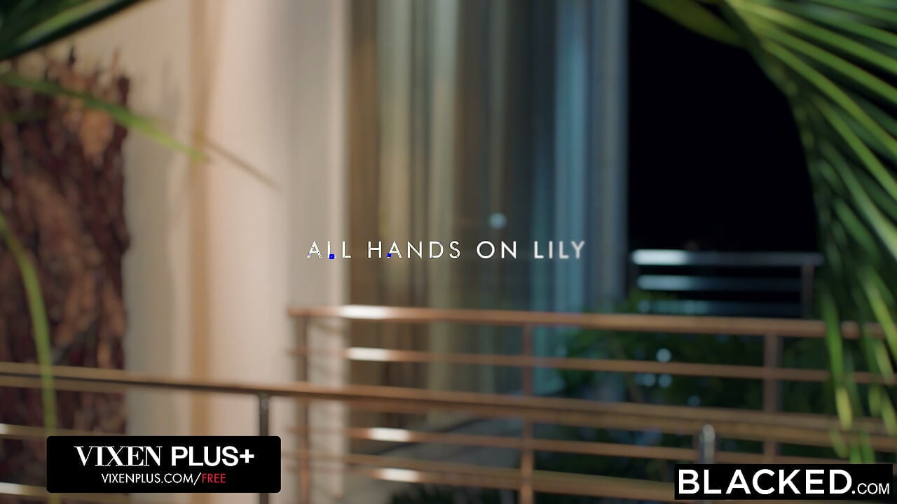 BLACKED Εντυπωσιακή Ξανθιά Lily Blossom Γαμιέται από 5 Τεράστιους Μαύρους Πούτσους στην Πρώτη της Gangbang