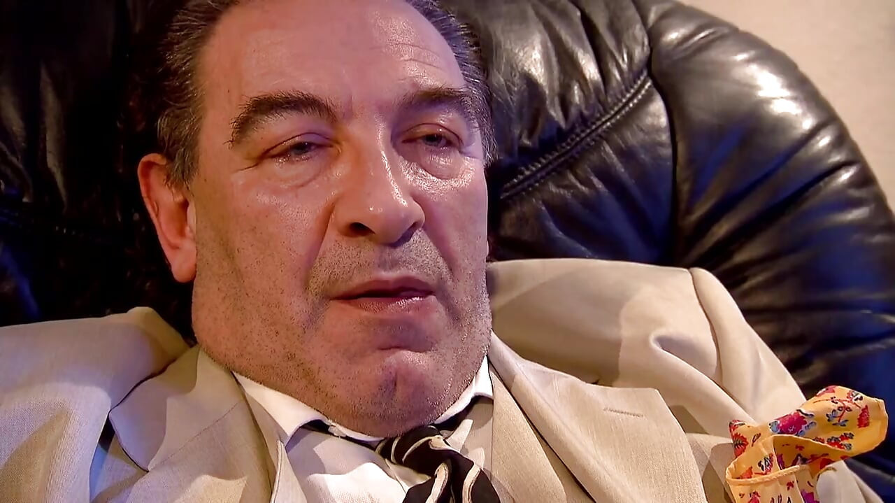 Si rambut merah Tarra White menghisap dan menunggang zakar besar dengan liar