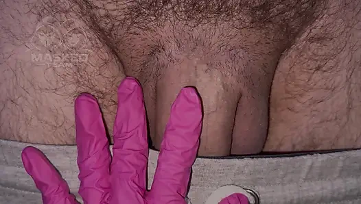 Я медленно и чувственно лижу его хуй, пока он не кончит мне в рот