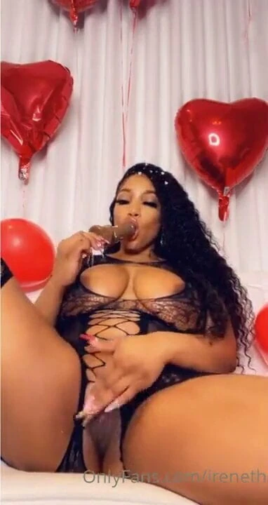 (OF) IH Ireneth, Fine Thick Ebony Chick – Close up with dildo
