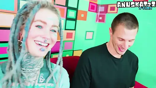 Кастинг на диване, татуированная Alt крошка давится большим белым хуем - ИЗ ЗАДНИЦ В РОТ