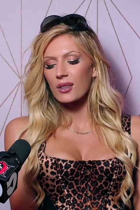 Jade Venus: Din orasul mic din Montana la Trans Powerhouse