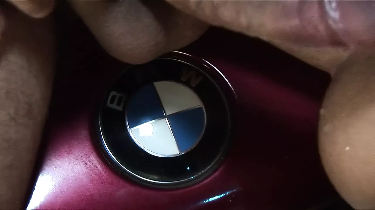 Khó Mẹ kiếp trên mui xe của những cũ bmw
