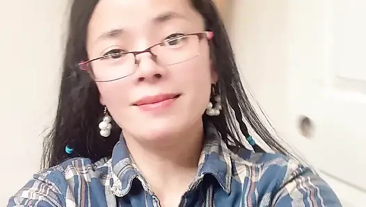 Hana imut seksi dengan pakaian gadis sekolah