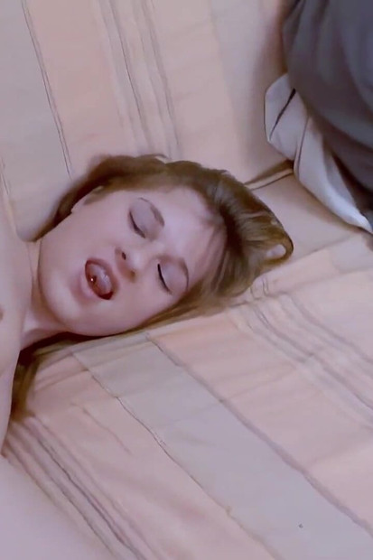 Monica-Vera: Γαμιέμαι στον καναπέ με τη Monica Vera, μια νόστιμη νεαρή Ισπανίδα