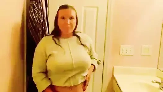 Я удивила свою 18F лесбийская коллега трахает себя в зеленом свитере, который она одолзила мне