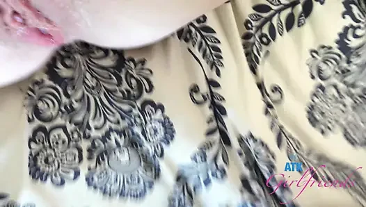 Geiles amateur-schätzchen britt blair lutscht deinen schwanz und fickt dich dann zu einem sexy creampie