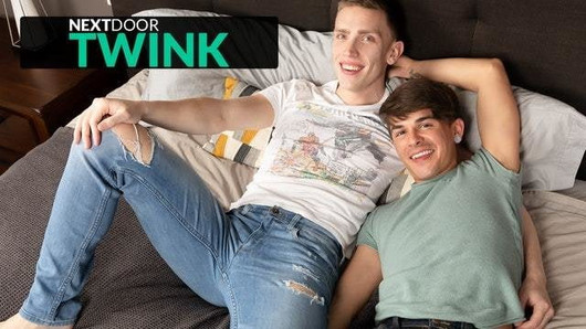 Nextdoortwink - une ado échange une bite contre de rares bandes dessinées