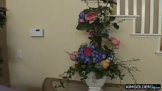 Sinnliche Lesbenleidenschaft auf dem Sofa