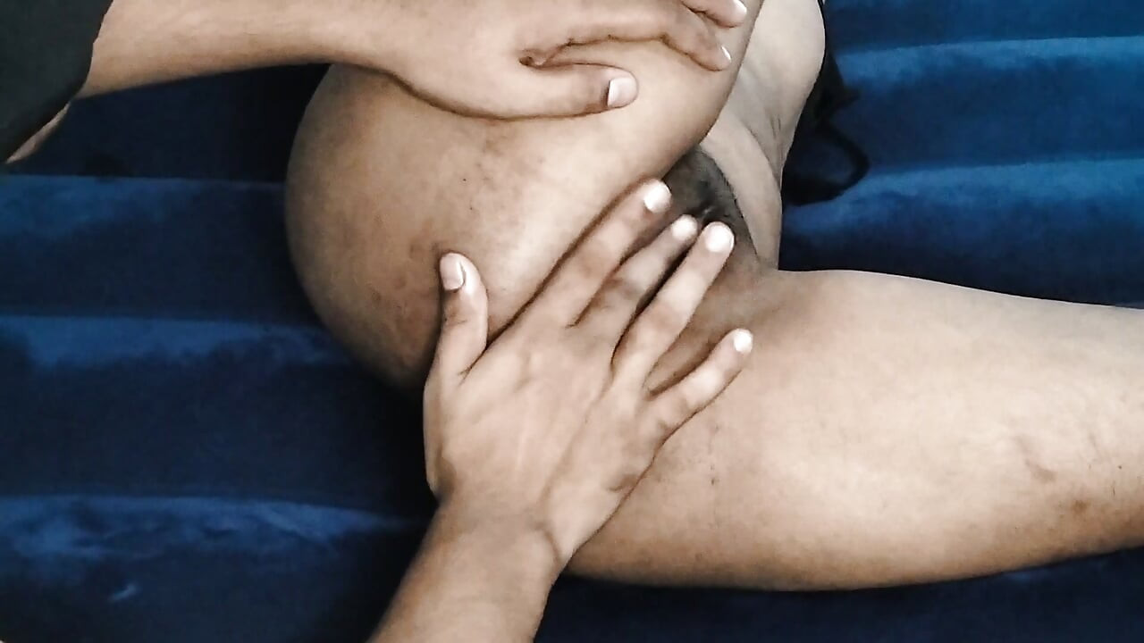 Fingering make her lustrous