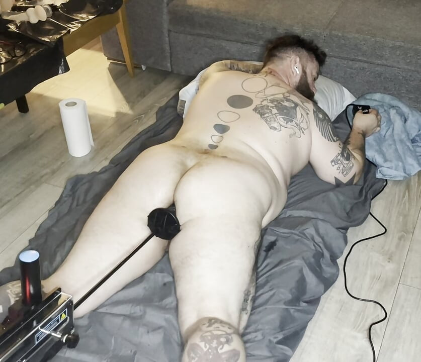 Fuck machine fucks my big ass doggy style on the belly