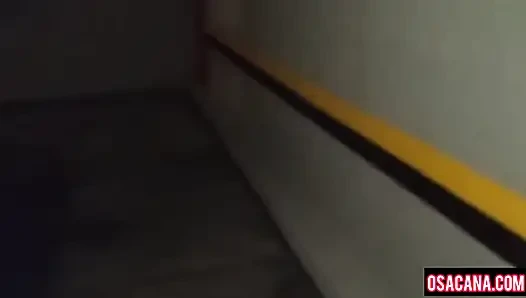 Я снял, как мой друг ест горячую молодую девушку