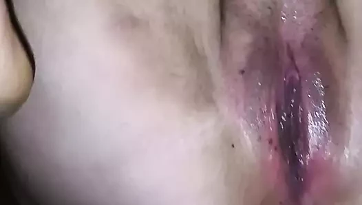 Cewek sange ini muncrat dan dientot habis-habisan sama kontol besar pria kulit hitam