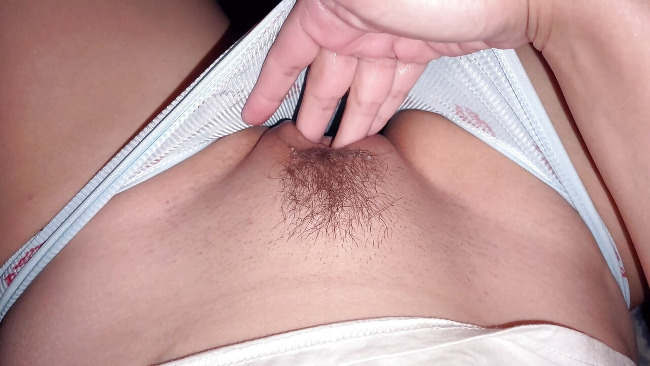 Culotte mouillée et sale. Chatte crémeuse et orgasmes multiples. (FPOV)