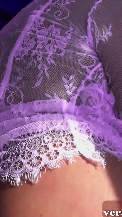 Un mec allemand baise une latina amateur à l'extérieur avec un creampie amateur | Clip 1