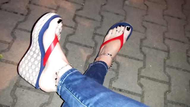 I get horny in the park with my sexy feet