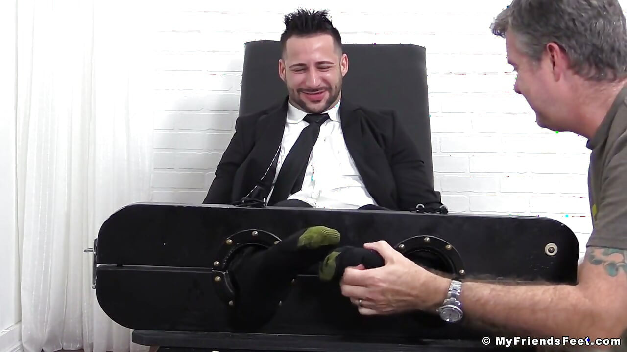 Burly Hunk Yoel Tied up & Tickle