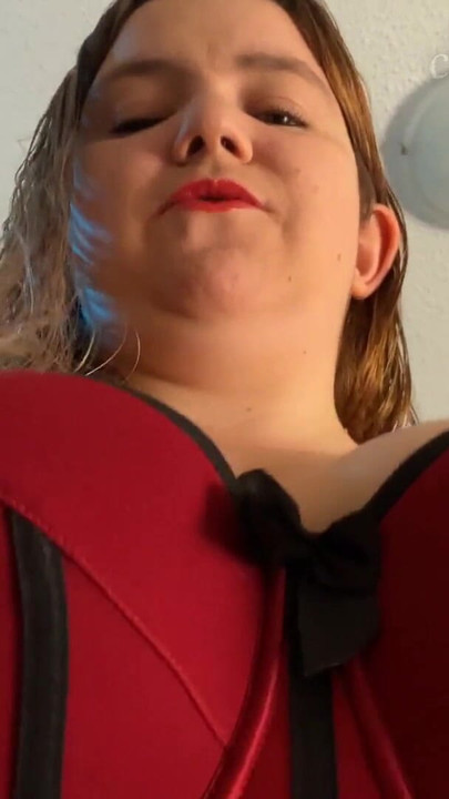 Emocionalni trenutak iz filma "Domme Marie te jaše - POV tri orgazma sa velikim sisama - 38G Torpedo brus i weVibe"