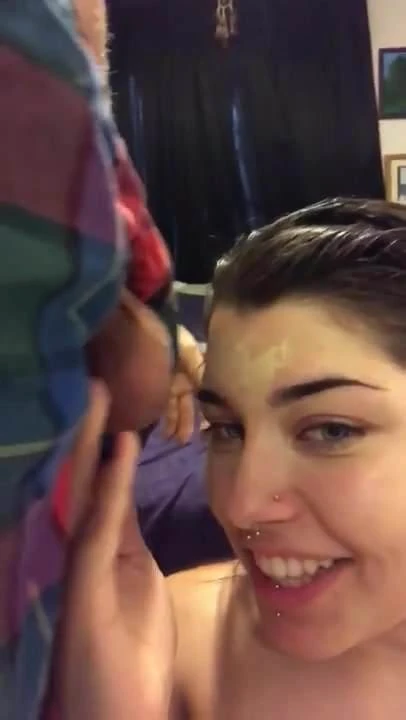 Johnna Hines Uses Balls To Put On Makeup and Tweet it