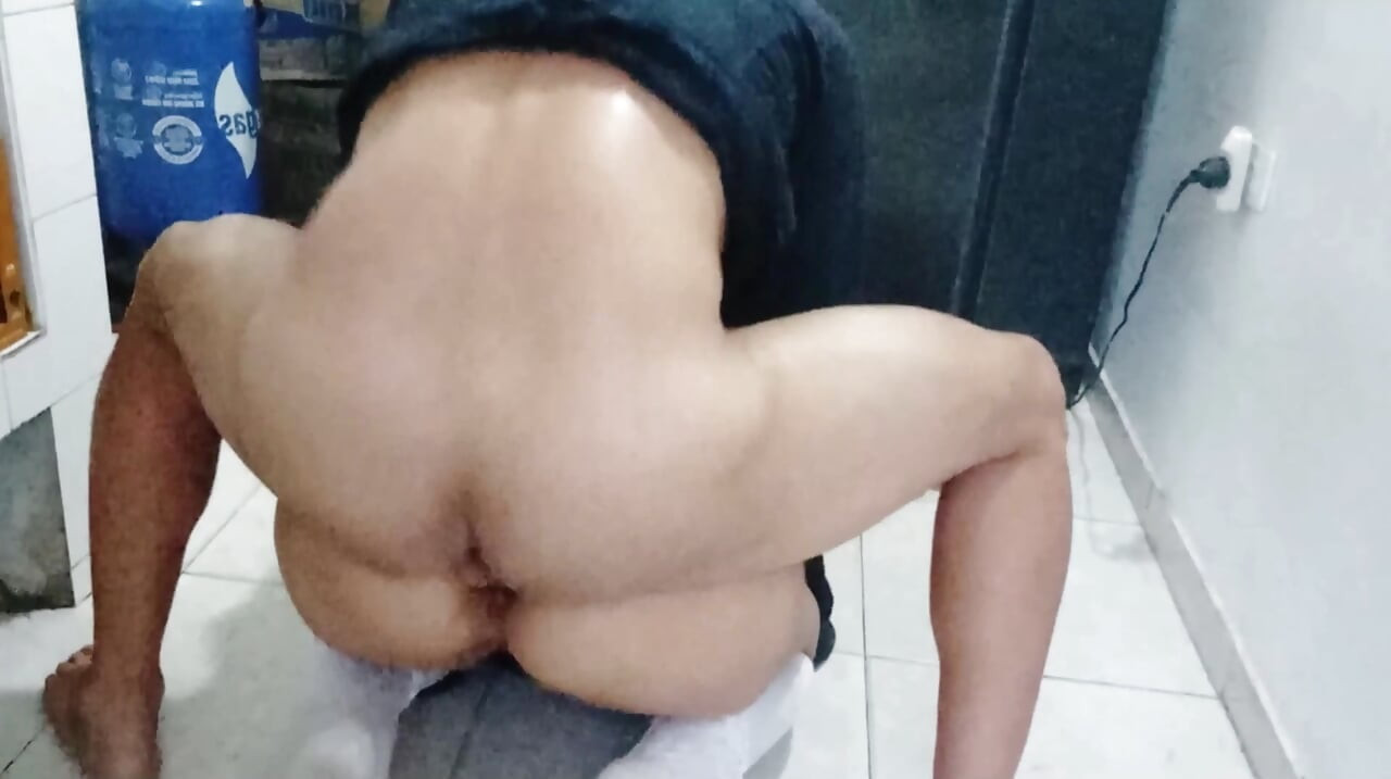 Amateur anal sex in the kitchen after school