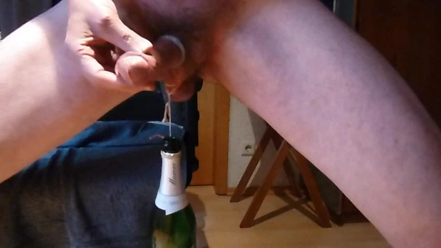 wichsen mit Gewicht am Sack