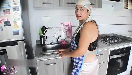 Rich milf cleaning company is late and I fuck her to make up for the lost time and give her a good score - Porn