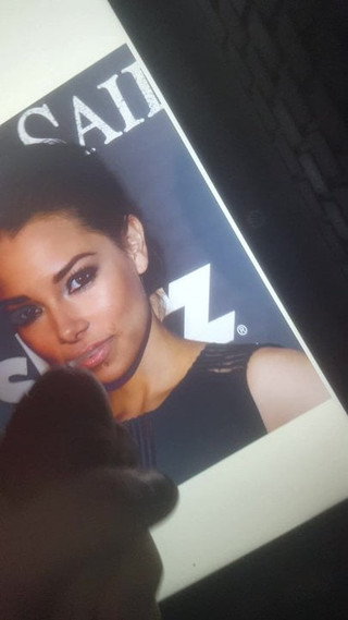 Jessica Parker Kennedy kommt mit Tribut # 2