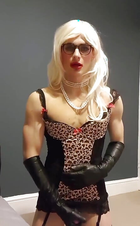 Leopard print lingerie tease, stockings heels, leather gloves, pears rubbing her pussy