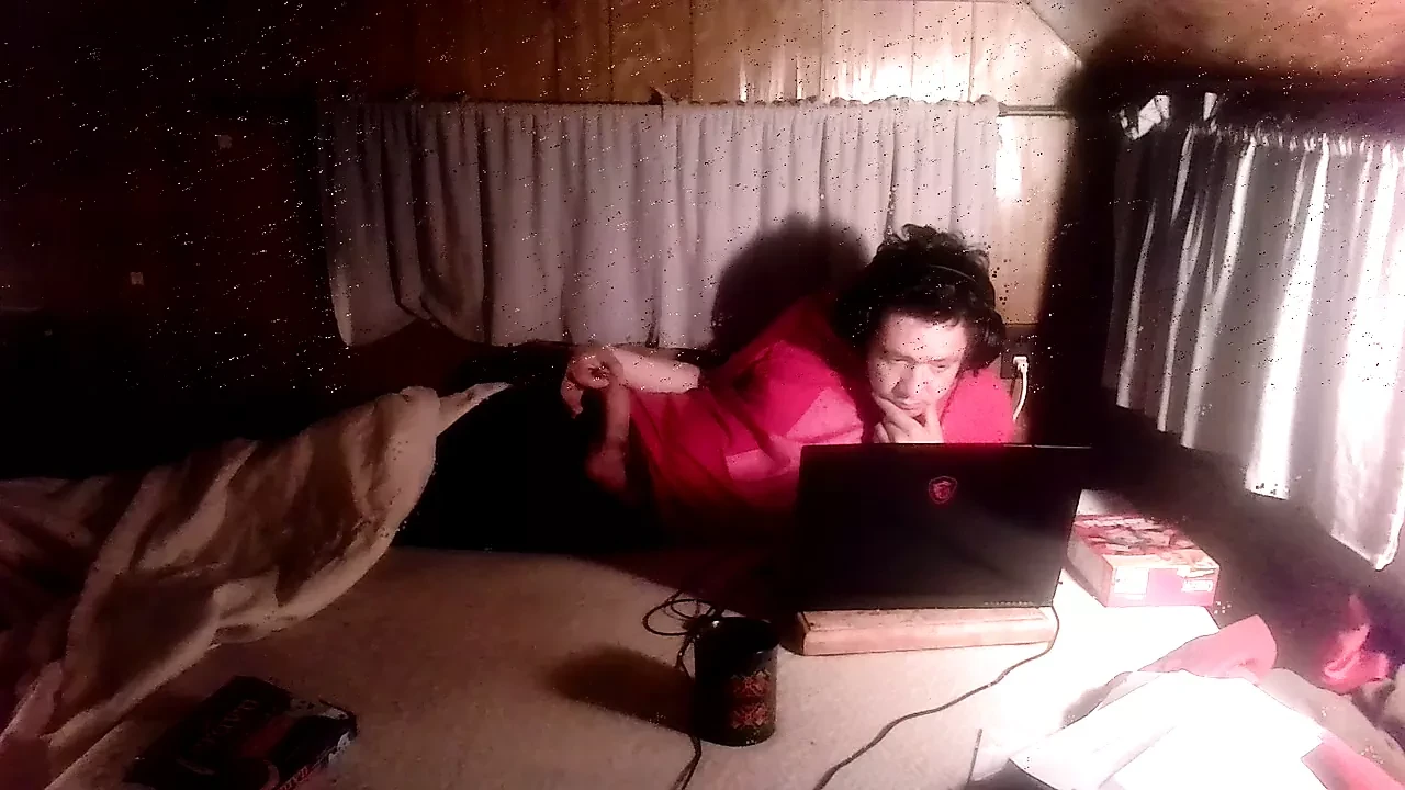 La noia colpisce