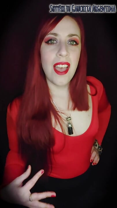 Meu Cuckold Feminilizado E Eu Estávamos Numa Boate Assistindo Dicks!!