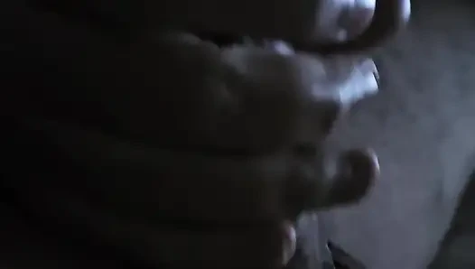 Шаловливая милфа дрочит