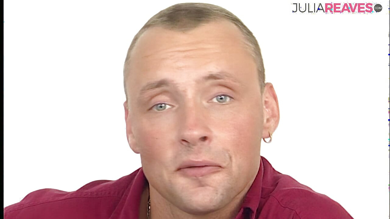 Горячая шлюшка приступает к своему с 3 дилдо