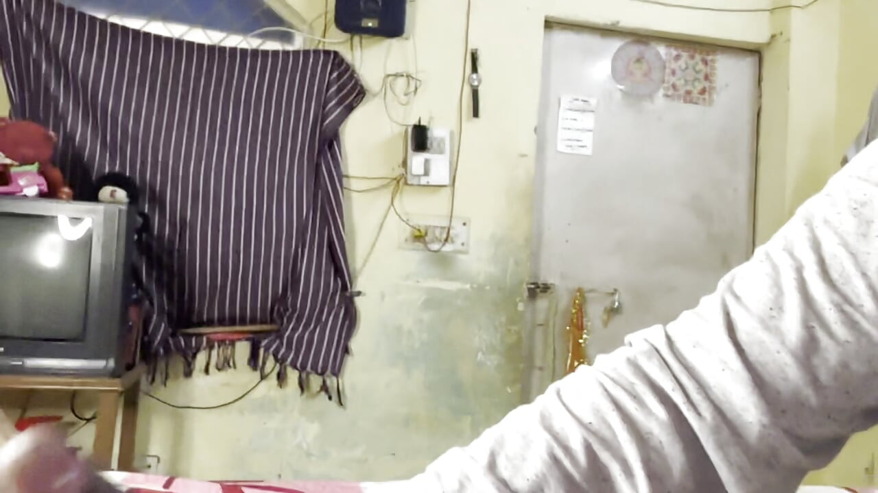 Iubită indiană excitată Wild Călărire inversă și adânc în gât Real Homemad