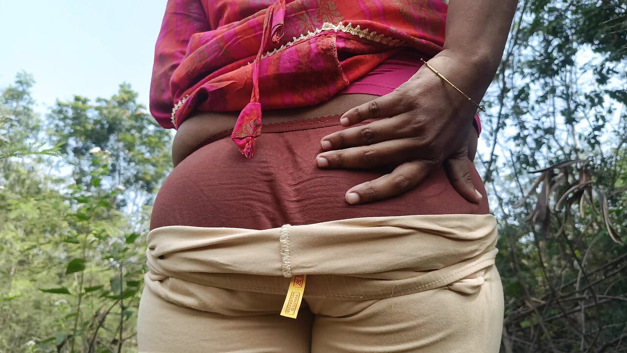 College student outdoor hot romance