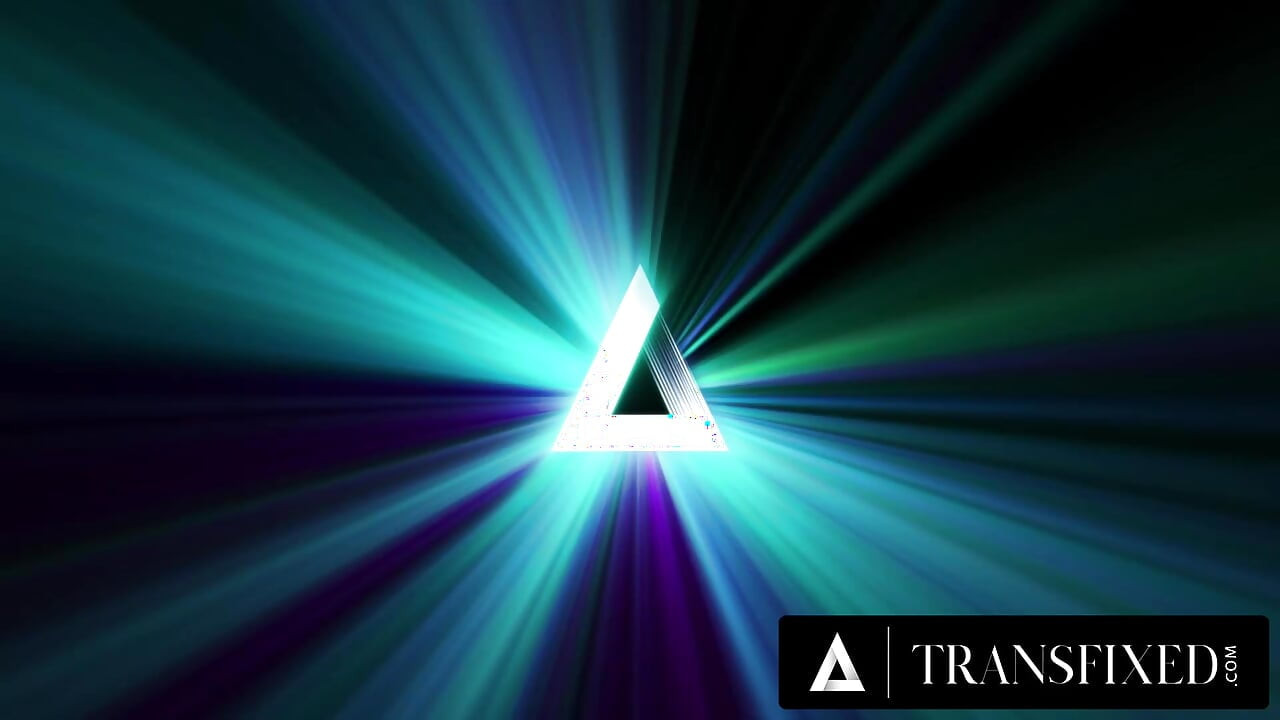 TRANSFIXED - זאריה אורה מקבלת שיעור ריקוד מ-MILF די ויליאמס ואז זיון טרנס קשה