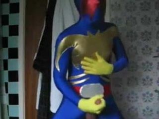 Super-herói masturbando