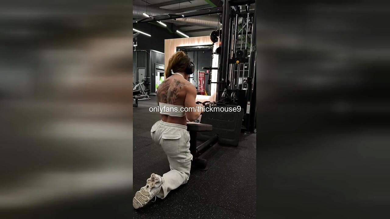 TIKTOK WYPADEK 18YO WYCIEK KREMOWEJ CIPKI PODCZAS TRANSMISJI NA ŻYWO