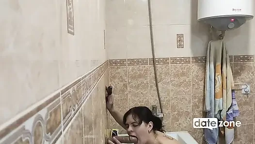 Pacar yang bosan masturbasi di kamar mandi